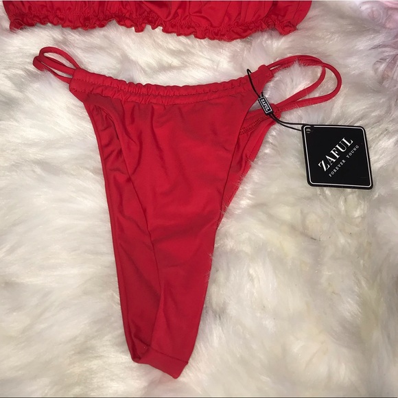 Red bikini - Picture 2 of 4